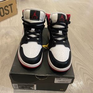 Air Jordan Retro 1 MID (GS)
